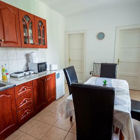 Viragos Vendeghaz Apartment เคสเท ภายนอก รูปภาพ